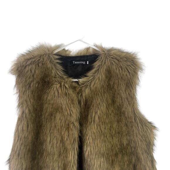 Tanming NWOT Women's Size Medium Faux Fur Vest - Picture 2 of 9